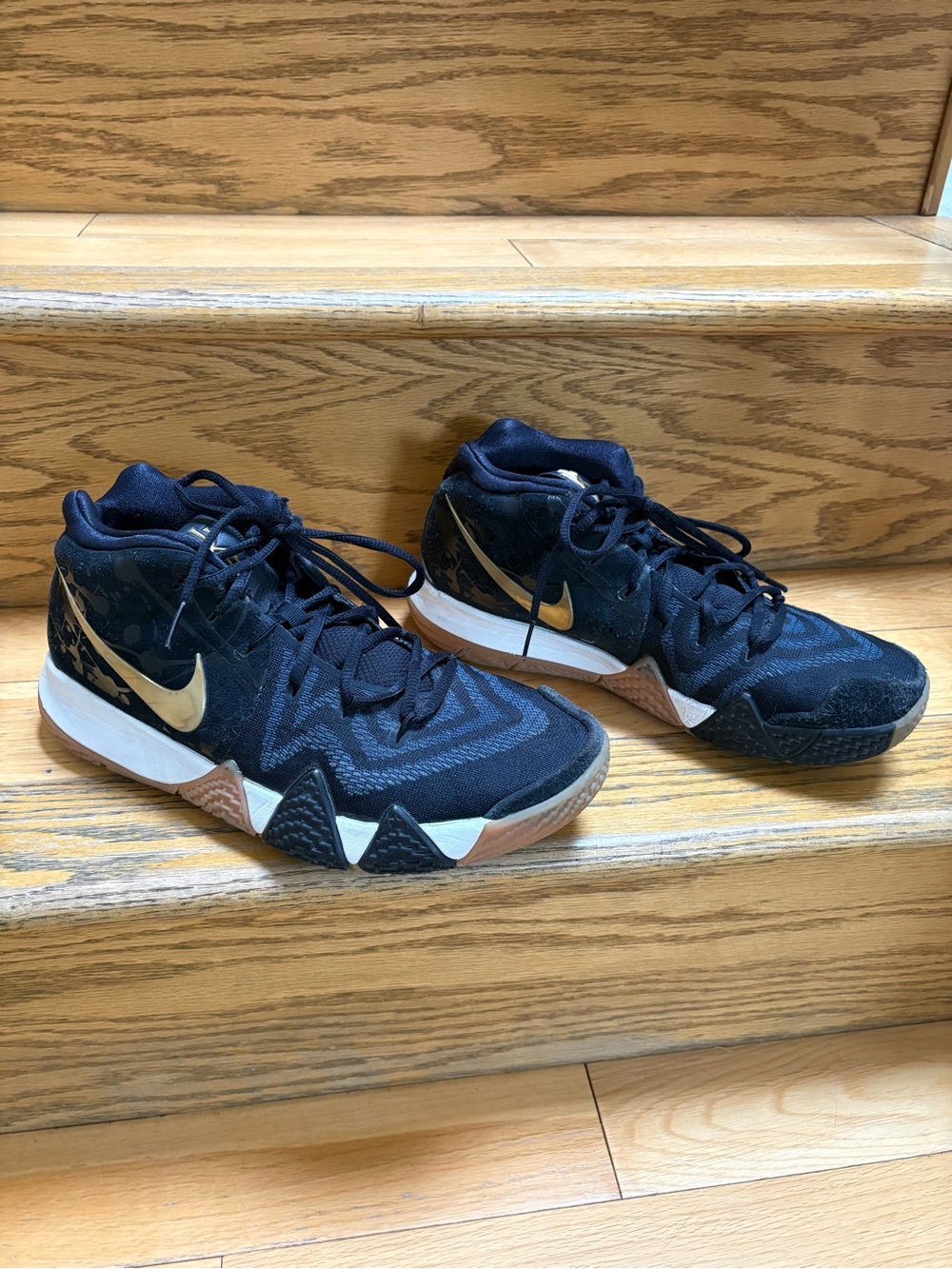 Nike Men’s Kyrie 4 Navy & Gold Basketball Shoes